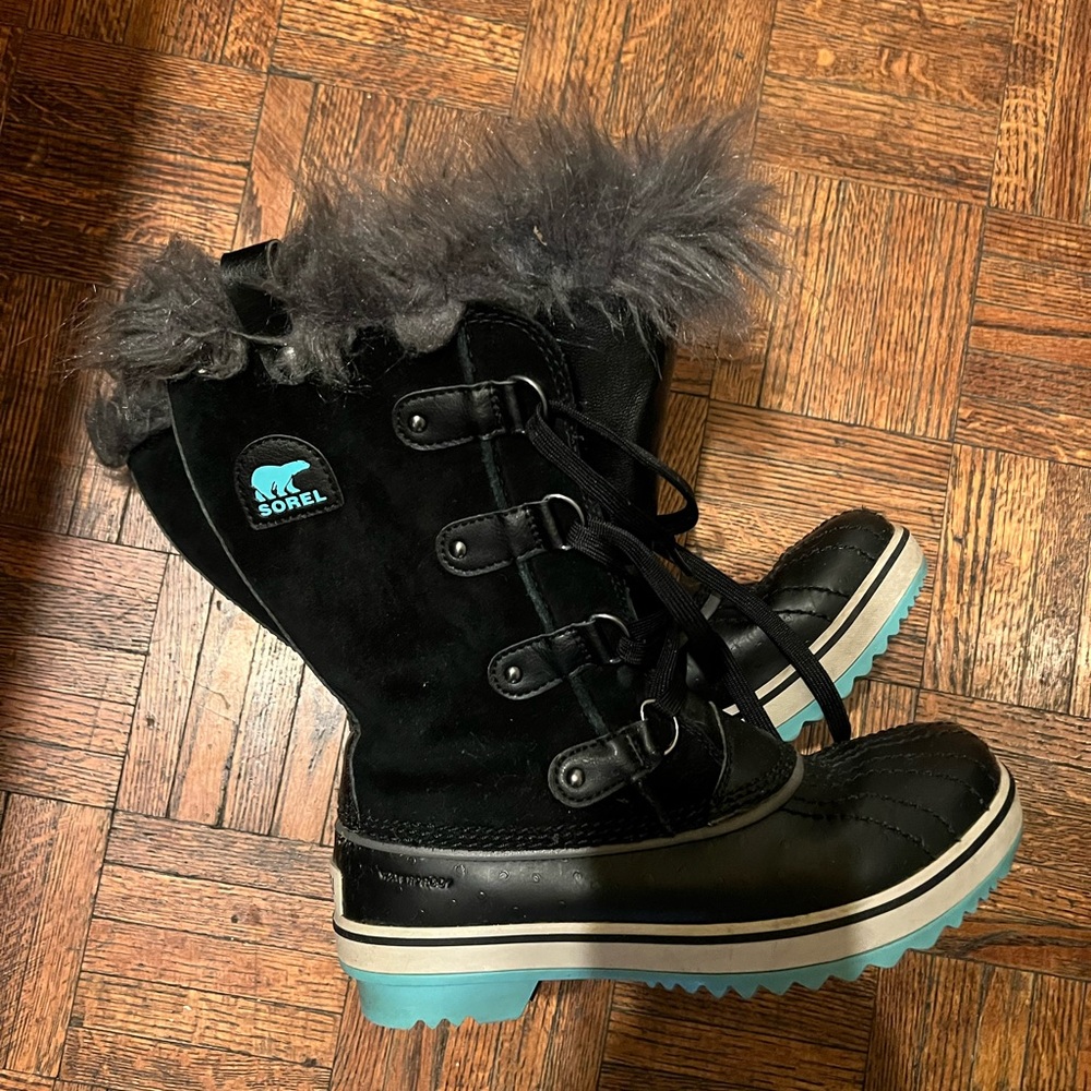 Sorel Black and Blue Lace Up Boots
